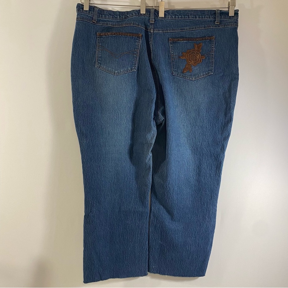 What’s Hot Women’s Stretch Jeans with Embroidery on Pockets Size 24